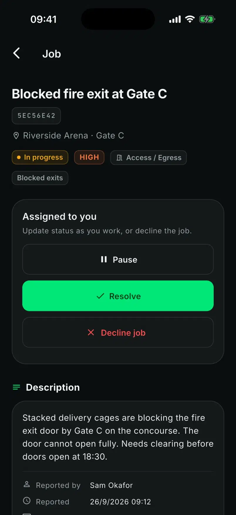 The job in progress, with Pause and Resolve buttons.
