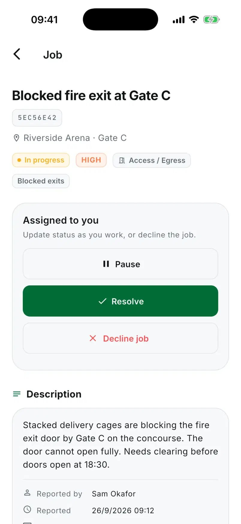 The job in progress, with Pause and Resolve buttons.